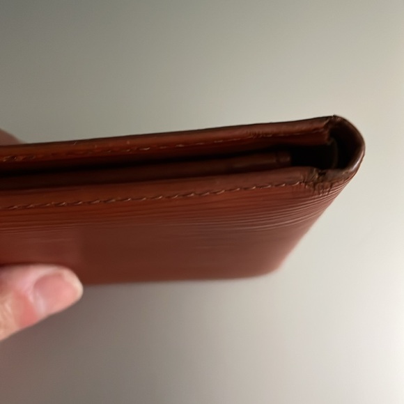 Louis Vuitton Vintage Portefeiulle Marco Kenyan Fawn Epi Leather Bifold Wallet - Picture 9 of 13
